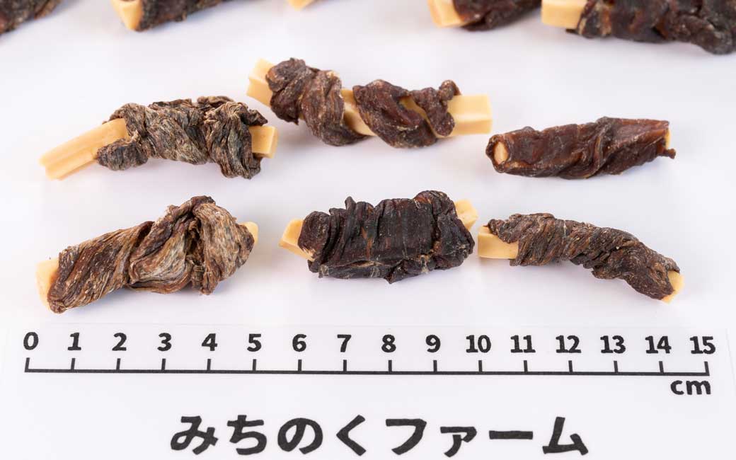 Close-up of Air Dried Venison & Cheese showing the natural texture of this freeze dried venison. High protein, calcium for bones, a healthy air-dried treat from Michinoku Farm Japan