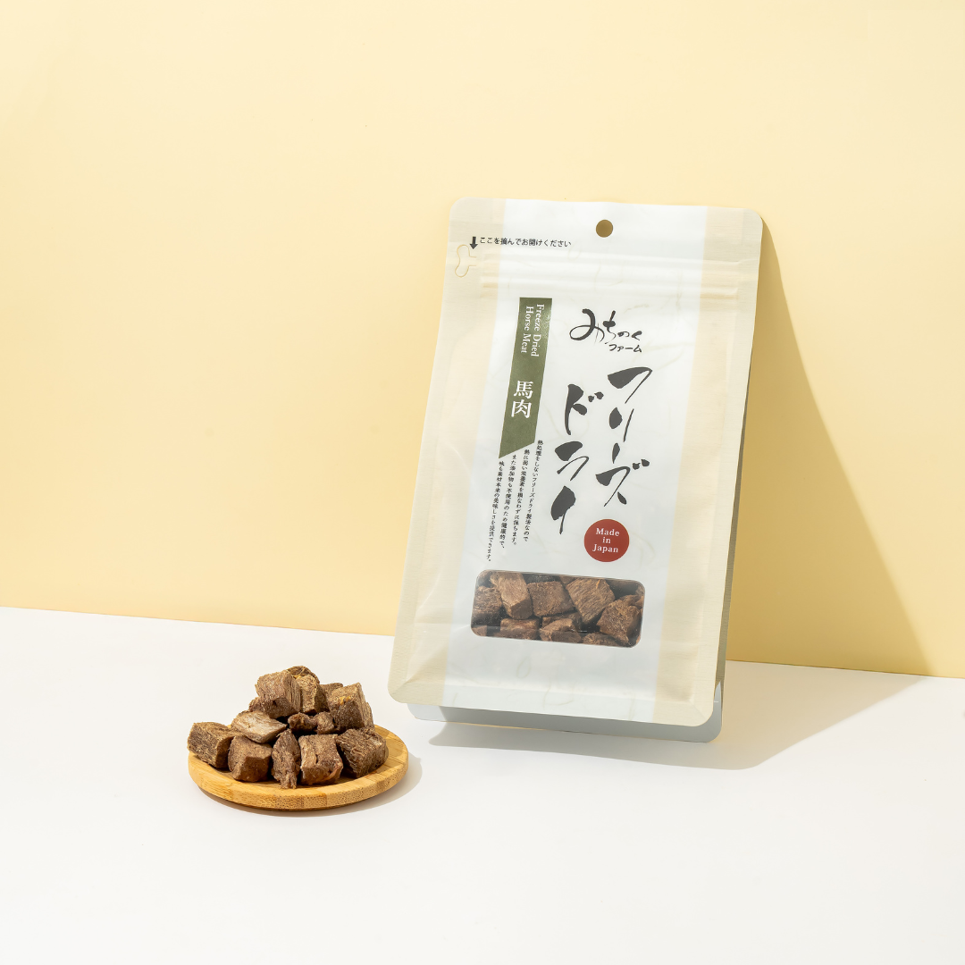 Freeze Dried Horse Meat pieces served out of the pouch, low fat, low calorie nutrition. A natural horse meat for dogs treat for dogs and cats from Michinoku Farm Singapore