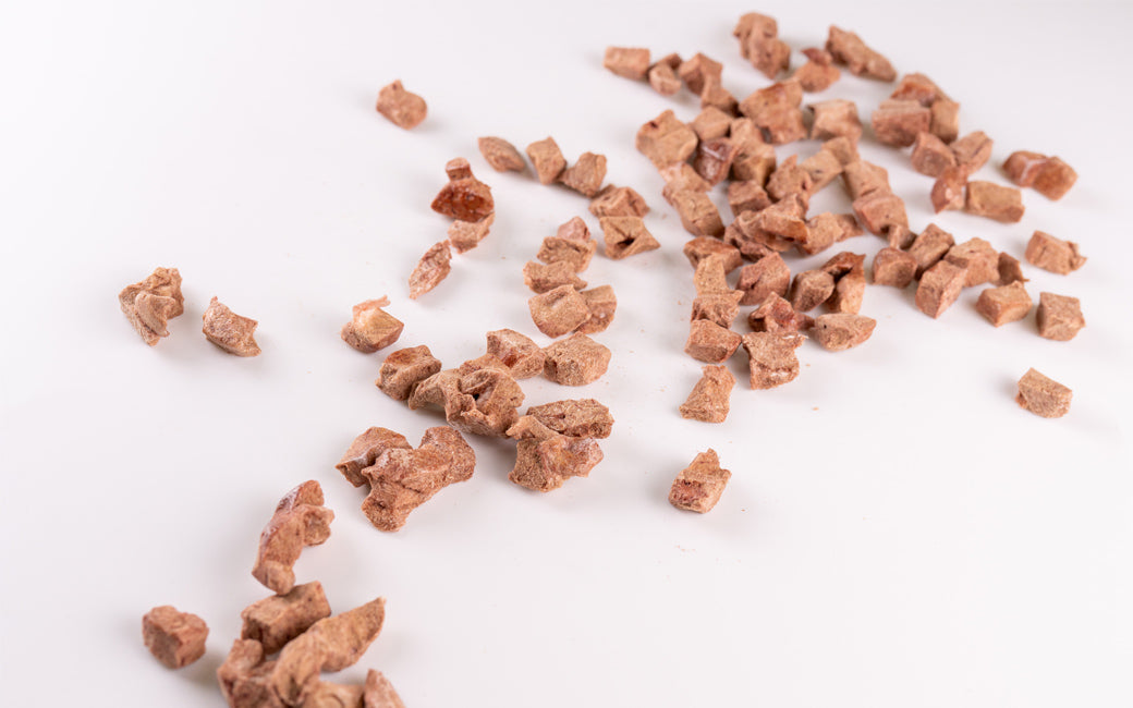 Back of the Freeze Dried Iwami Pork Liver (Small Cubes) pouch showing full ingredient list and feeding details, iwami pork treats from Michinoku Farm Japan